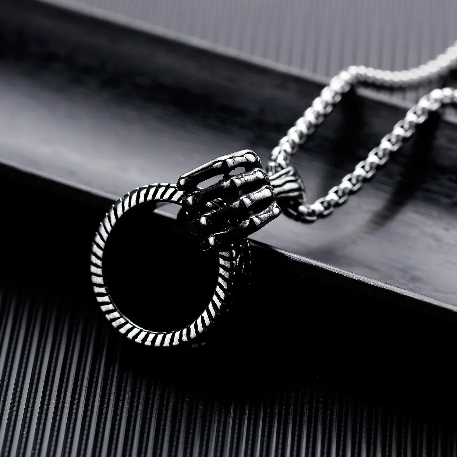 Men's Fashion Victory Pendant Necklace