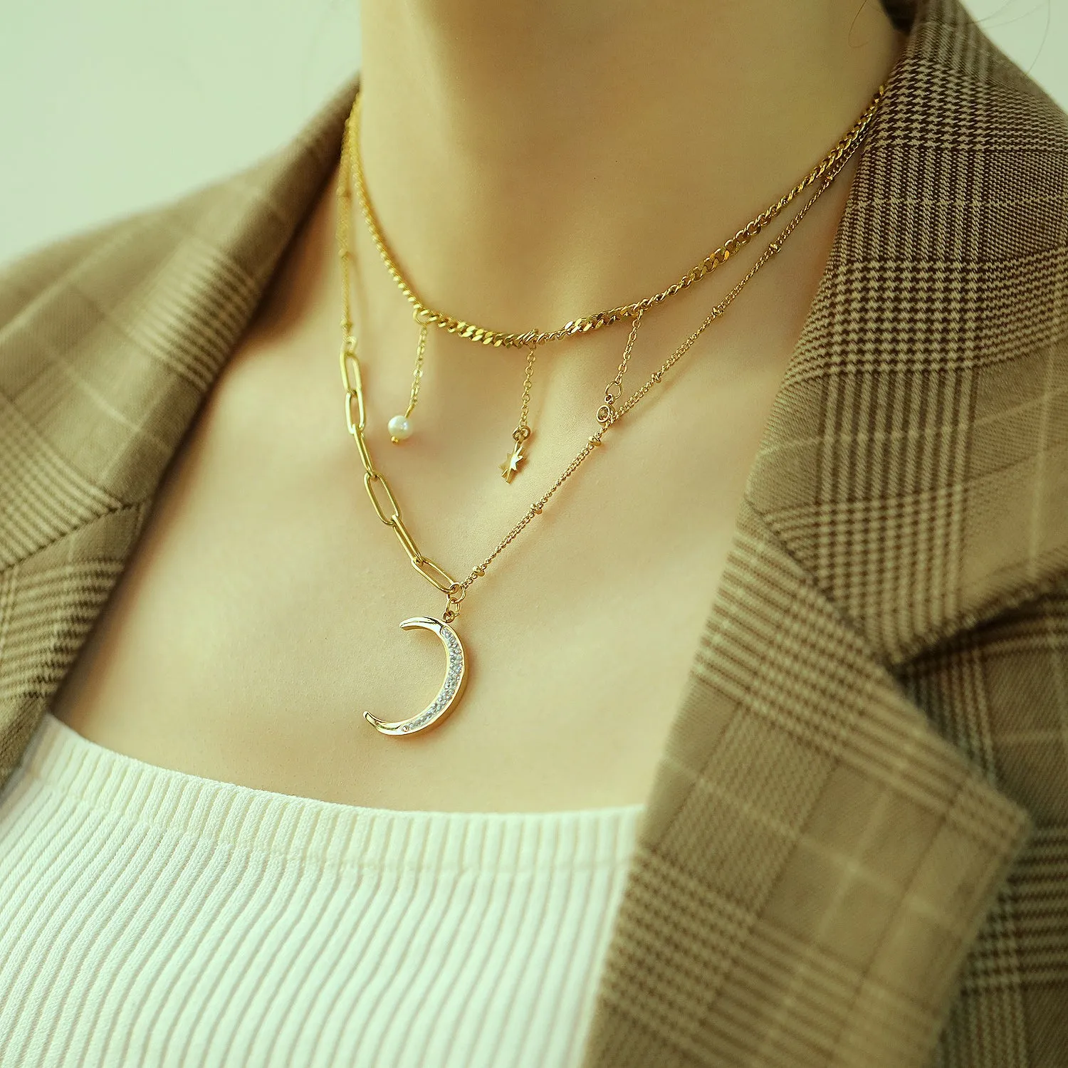 Women's Fashion Blinking Moon Pendant Necklace